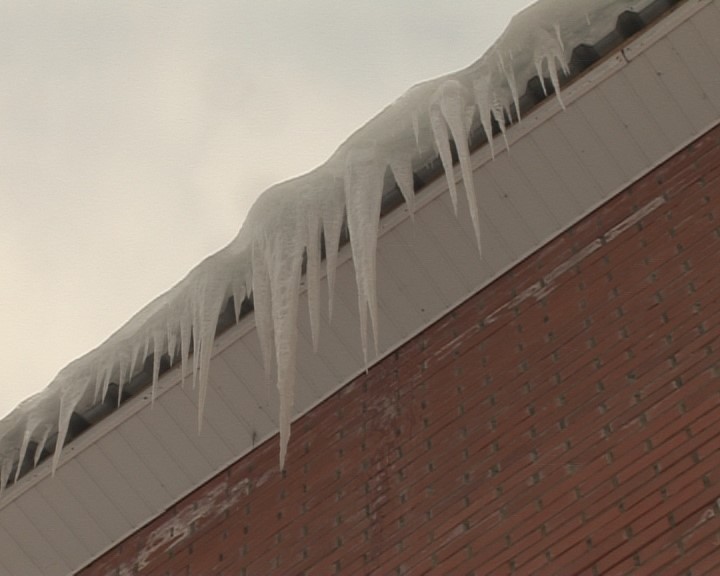 Сосулька упала на ребенка с 4-этажного дома в Октябрьском районе Новосибирска