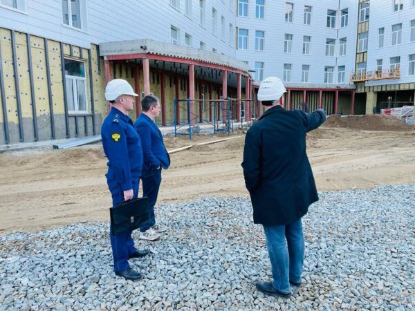 В Новосибирске прокуратура внесла предостережение из-за нарушения сроков строительства поликлиник по ГЧП