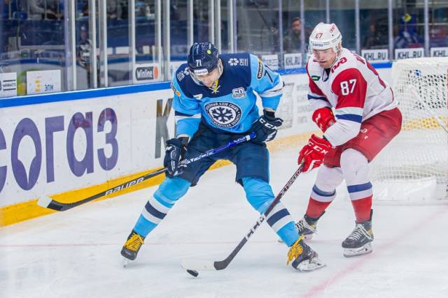 «Сибирь» проиграла ярославскому «Локомотиву» на своей арене