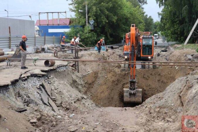 В Новосибирске закрыли проезд по улице Котовского из-за ремонта магистральной теплосети