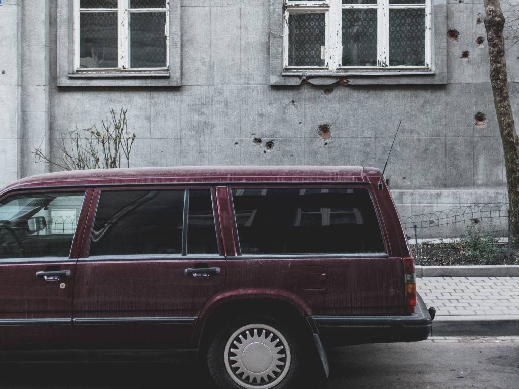 Мэр Новосибирска поручил убрать с улиц и дворов брошенные авто