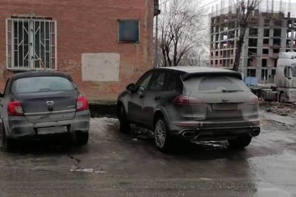 Житель Новосибирска погасил крупный долг ради сохранения «Porsche Cayenne»
