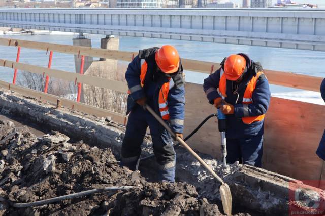Адские пробки  на Октябрьском мосту  – когда закончится ремонт