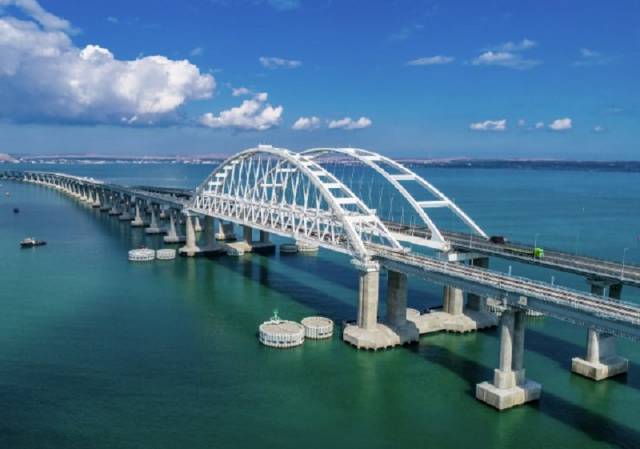 Новосибирских туристов просят воздержаться от поездок по Крымскому мосту