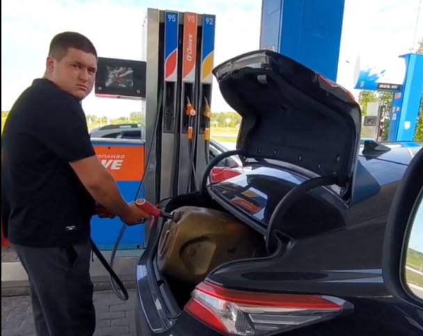 «Шефу собираю»: депутат из Барабинска заподозрил чиновников в хищении бензина