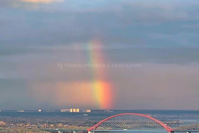 Новосибирцы делятся снимками фантастического заката