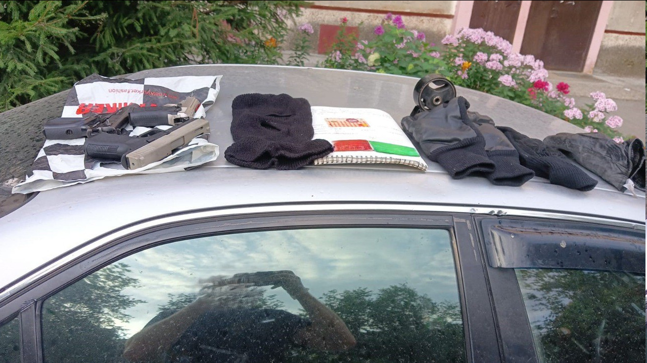 В Новосибирске силовики ворвались домой к подозреваемым в краже миллиона рублей и разбое