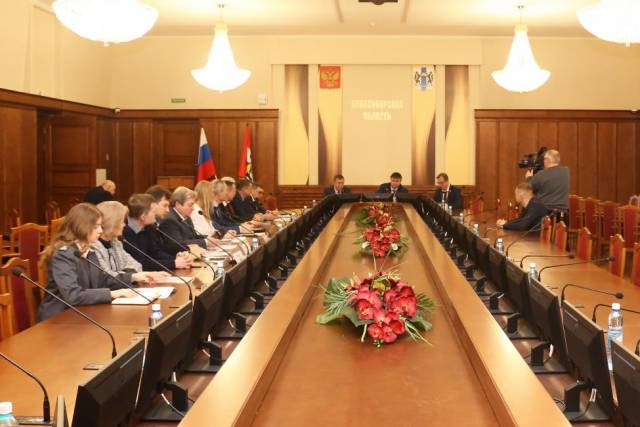 В Новосибирской области депутаты заксобрания обеспокоены массовой гибелью пчел в регионе