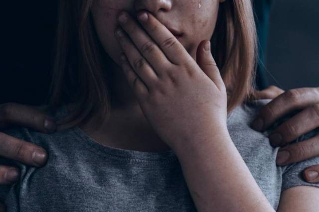 В Новосибирске по подозрению в изнасиловании девочек 10 и 12 лет задержали мужчину