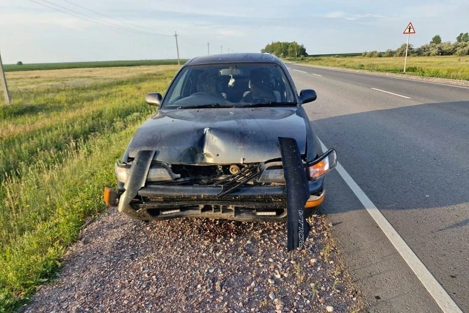 Под Новосибирском автомобиль сбил сидевшего на дороге мужчину