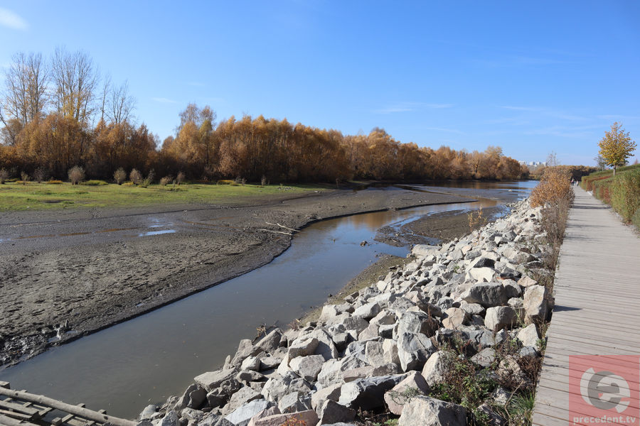 В Новосибирске жители микрорайона «Европейский берег» требуют снести незаконную дамбу и спасти реку