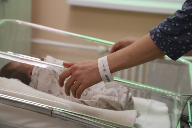 Электронные браслеты будут надевать на пациентов больницы в Новосибирской области