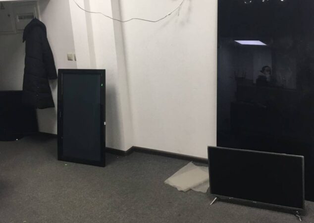 «За что мы должны платить!?»: новосибирцы возмущены работой центра ремонта электроники