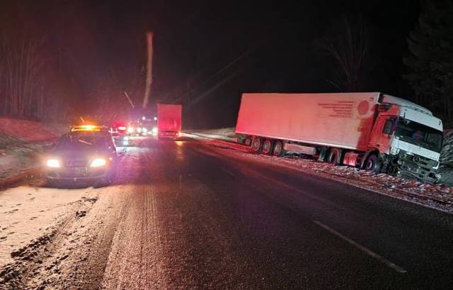 В Новосибирской области водитель ВАЗ погиб в ДТП с фурой