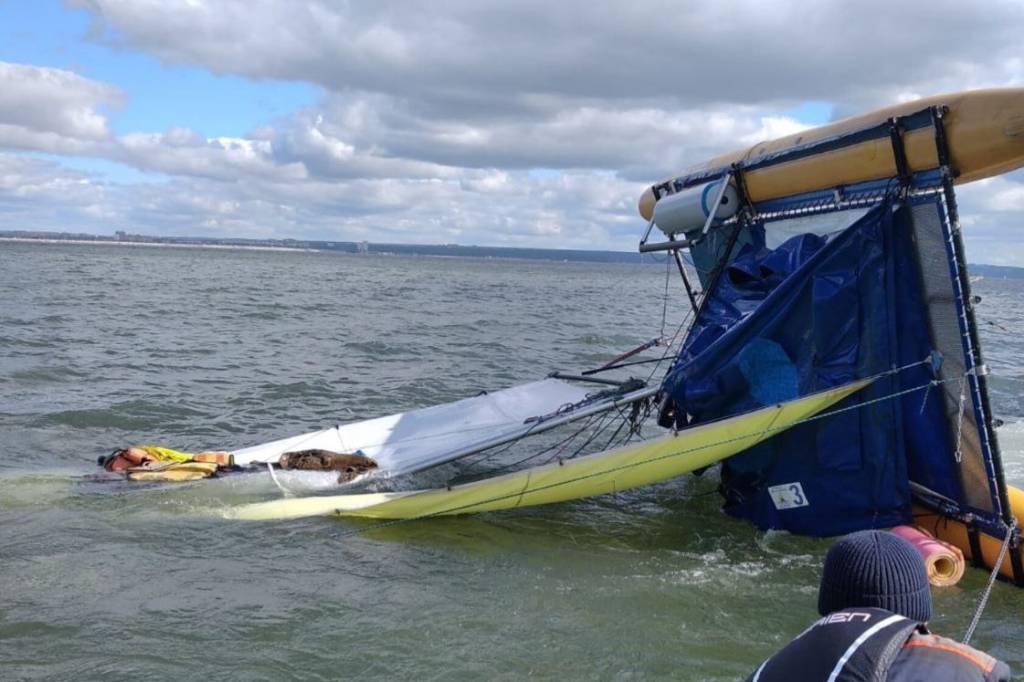 В Новосибирске на Обском море перевернулась яхта