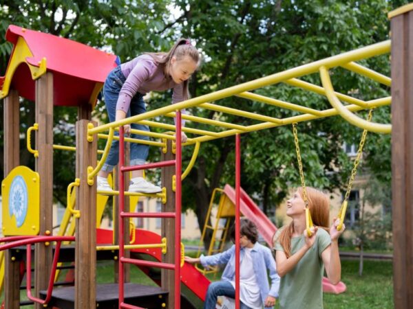 Жители МЖК Восточный боятся отпускать на улицу детей из-за эксгибициониста