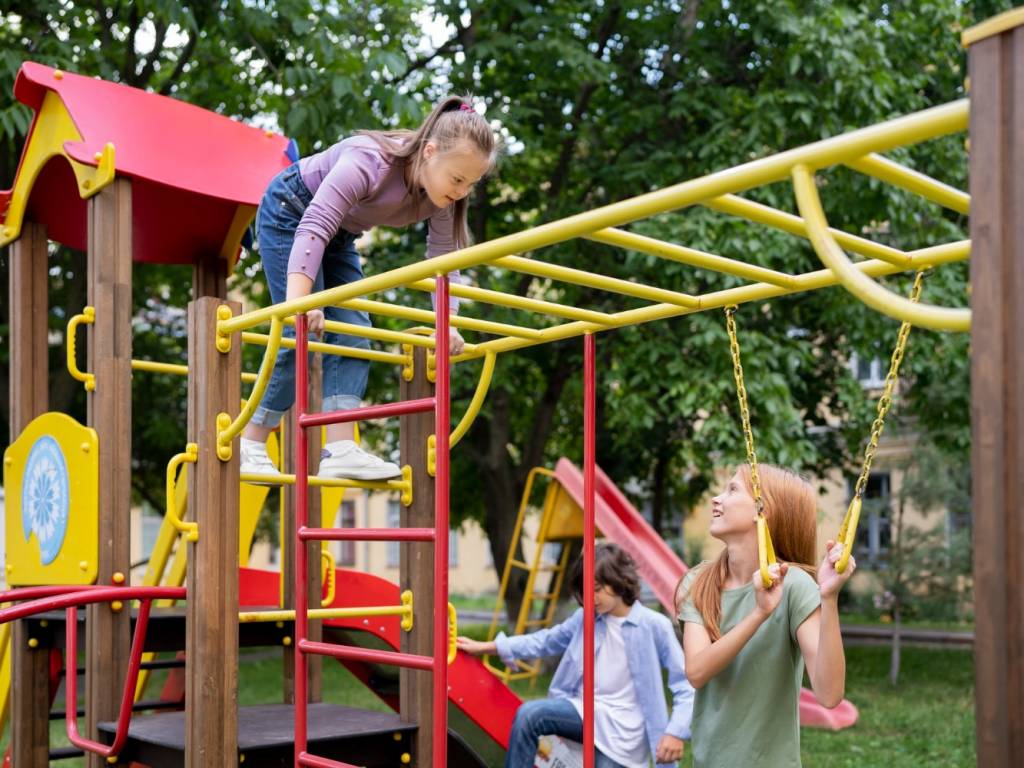 Жители МЖК Восточный боятся отпускать на улицу детей из-за эксгибициониста