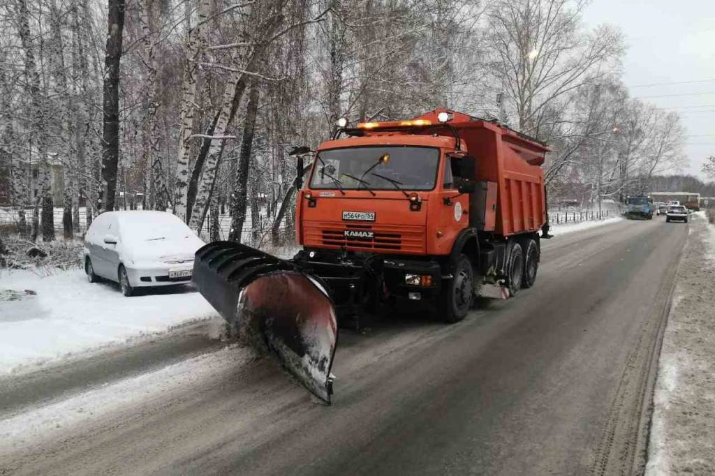 Мэр Новосибирска Анатолий Локоть показал уборку снега в городе
