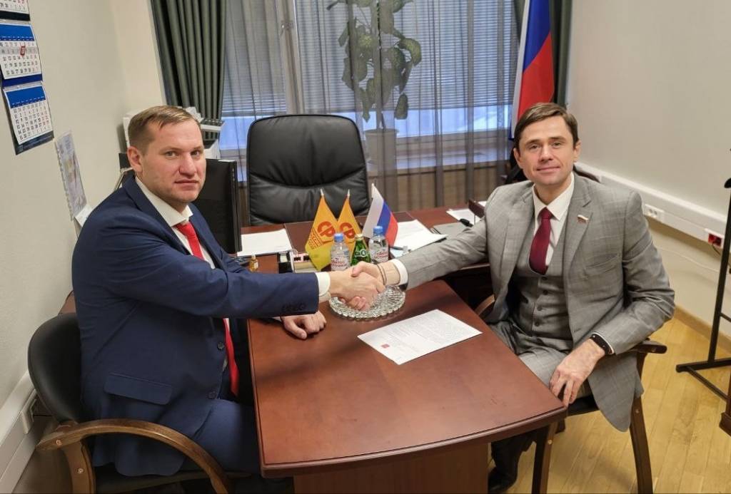 Депутаты трех уровней открыли общественную приемную в Барабинске