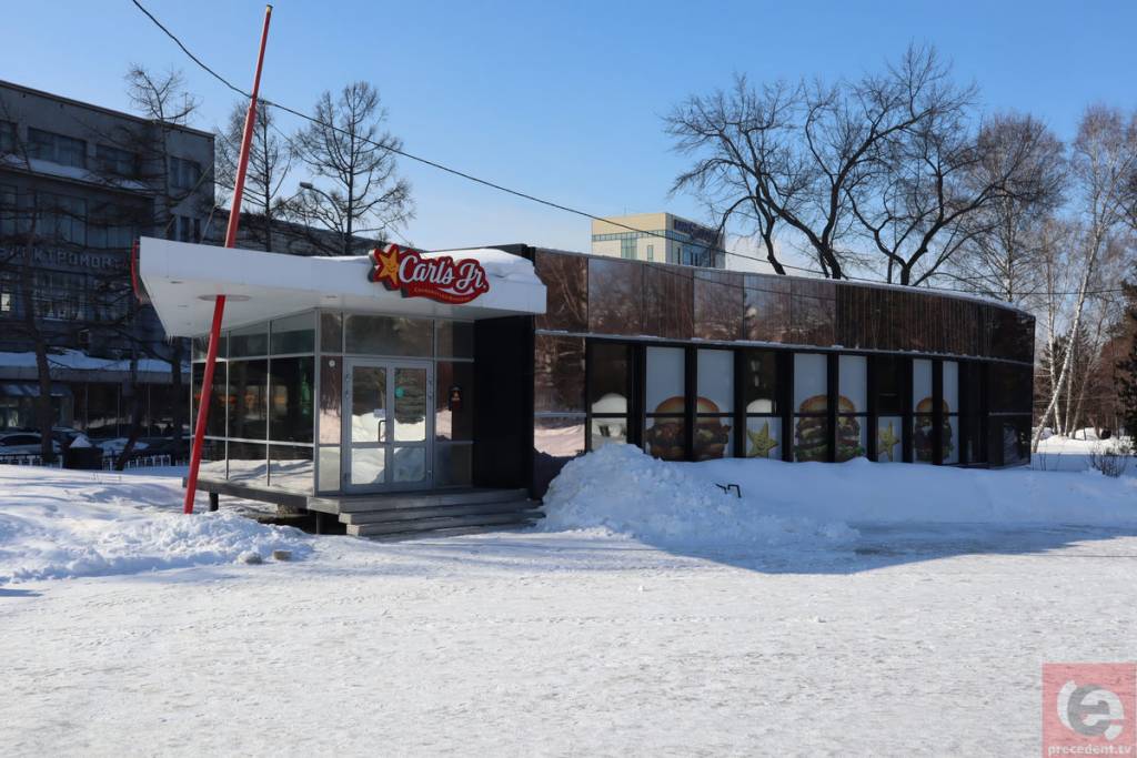В Новосибирске суд постановил снести ресторан Carl’s Jr в Первомайском сквере