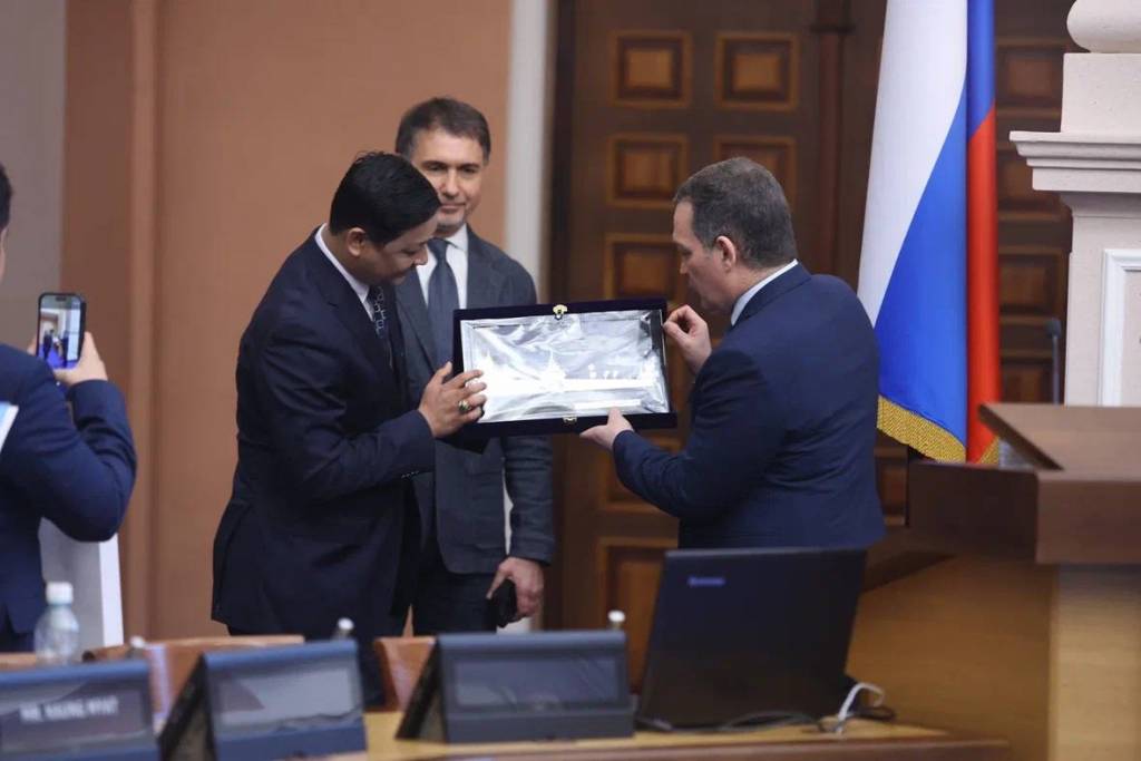 Новосибирцы стали побратимами с мандалайцами