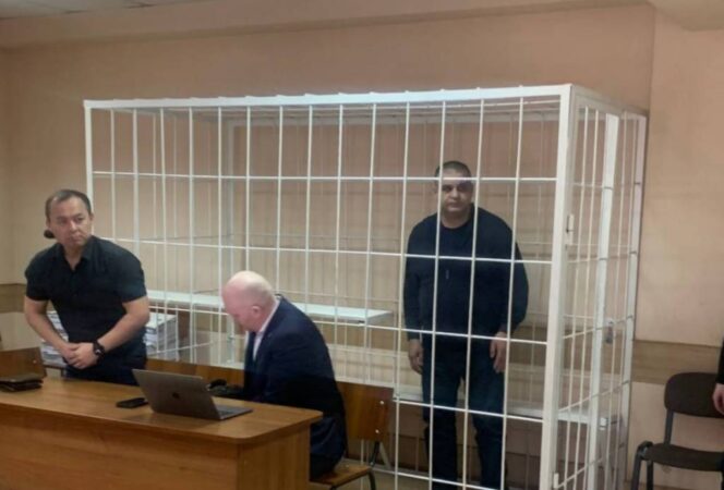 В Новосибирске суд арестовал обвиняемого в вымогательстве 3 миллионов у торговца с Хилокского рынка