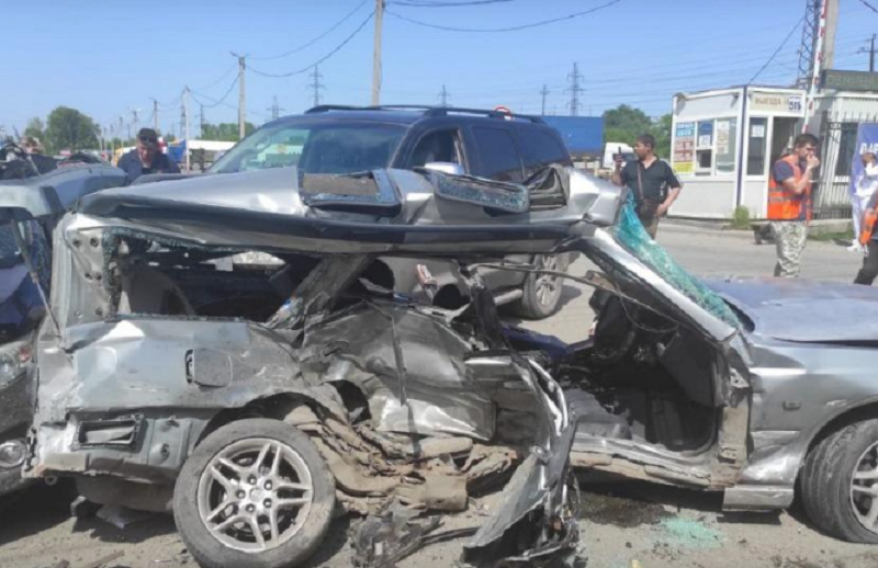 В Новосибирске 23-летний мужчина погиб в ДТП на улице Петухова