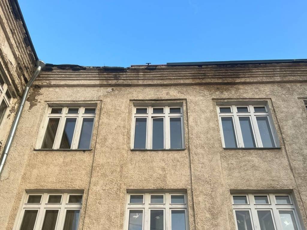 Рабочий упал с крыши при ремонте школы в Центральном районе Новосибирска