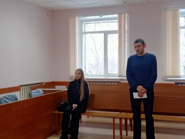 «Избил и выкинул за забор»: под Новосибирском начали судить мужчину за жестокую расправу над котом