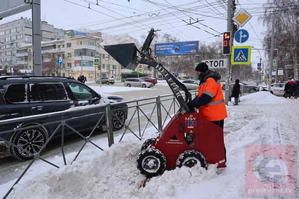 Как убирают снег в Новосибирске?