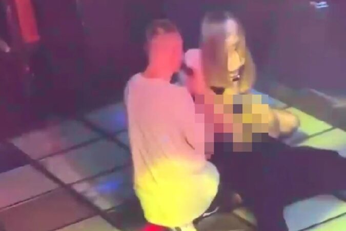 В Новосибирске еще одна девушка села парню на лицо в ночном клубе «Антигламур»