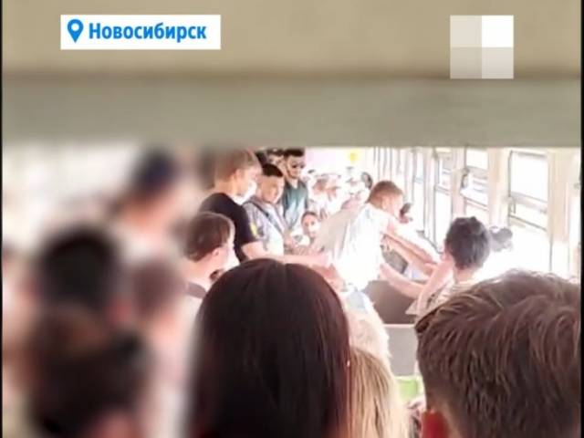 Отец двоих детей затеял драку в электричке и был нокаутирован другим пассажиром