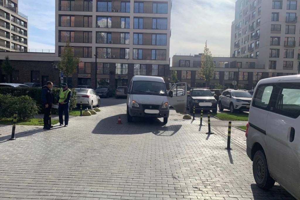 В Новосибирске водитель «ГАЗели» сбил 2-летнюю девочку на самокате