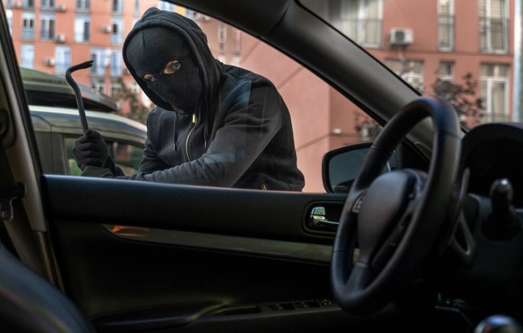 Новосибирец без водительских прав угнал автомобиль такси