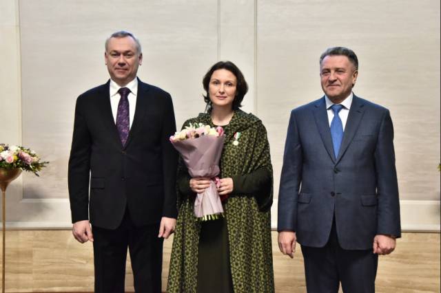 В Новосибирской области 22 многодетным матерям вручили знаки «За материнскую доблесть»