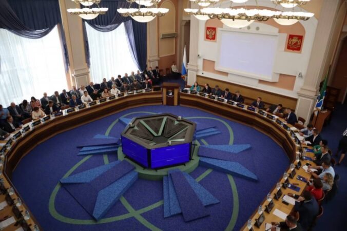 «Поливают грязью Новосибирск и Россию»: депутаты горсовета проголосовали за сложение полномочий Бойко* и Пироговой