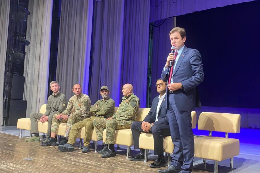 В Новосибирской области депутат Госдумы провел урок мужества