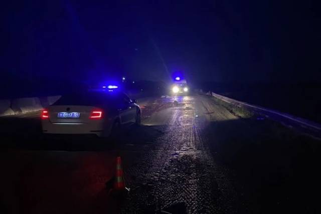 В Новосибирске Mercedes столкнулся с ВАЗом – три человека в больнице