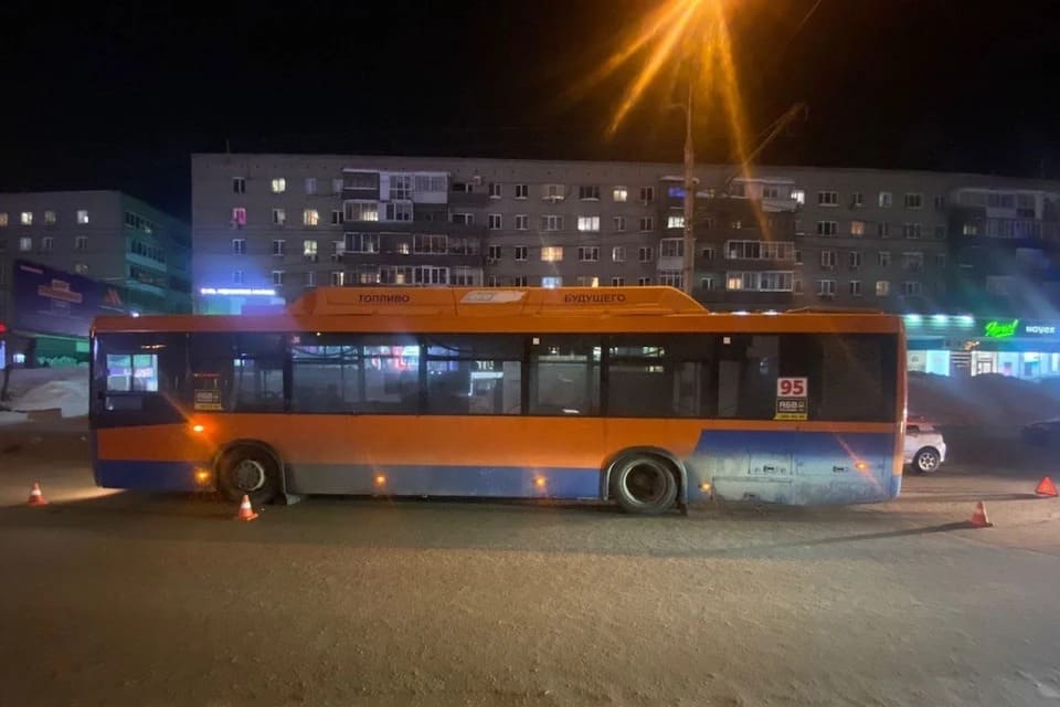 В Новосибирске троллейбус №5 протаранил автобус с 40 пассажирами