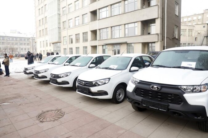 В Новосибирске аграрии передали участникам СВО наградные машины