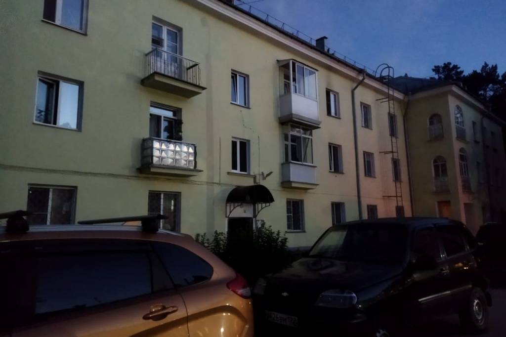 «Все продукты пришлось выкидывать»: в Новосибирске жители дома просидели без света 35 часов