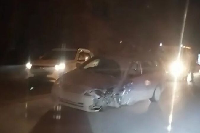 Три автомобиля столкнулись на улице Хилокской в Новосибирске