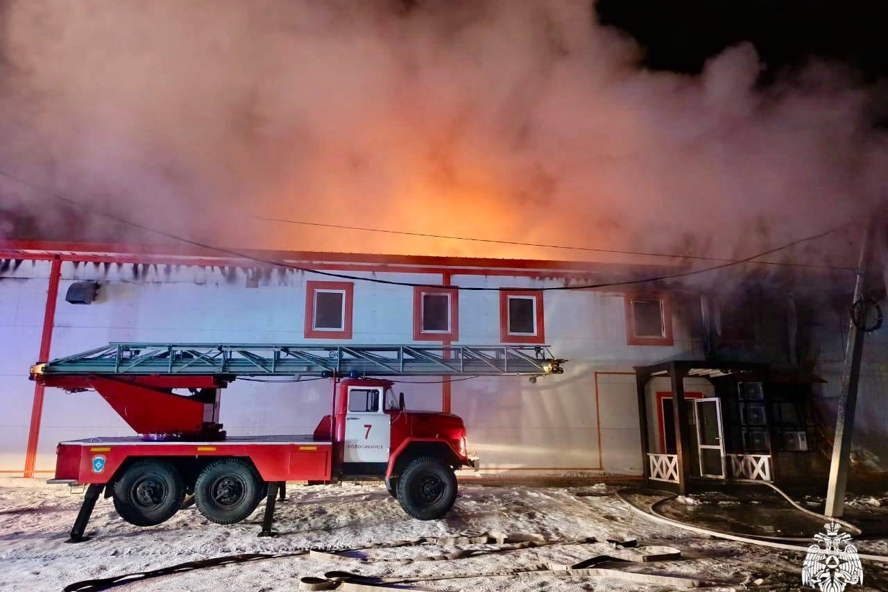 Крупный пожар случился ночью в Новосибирске