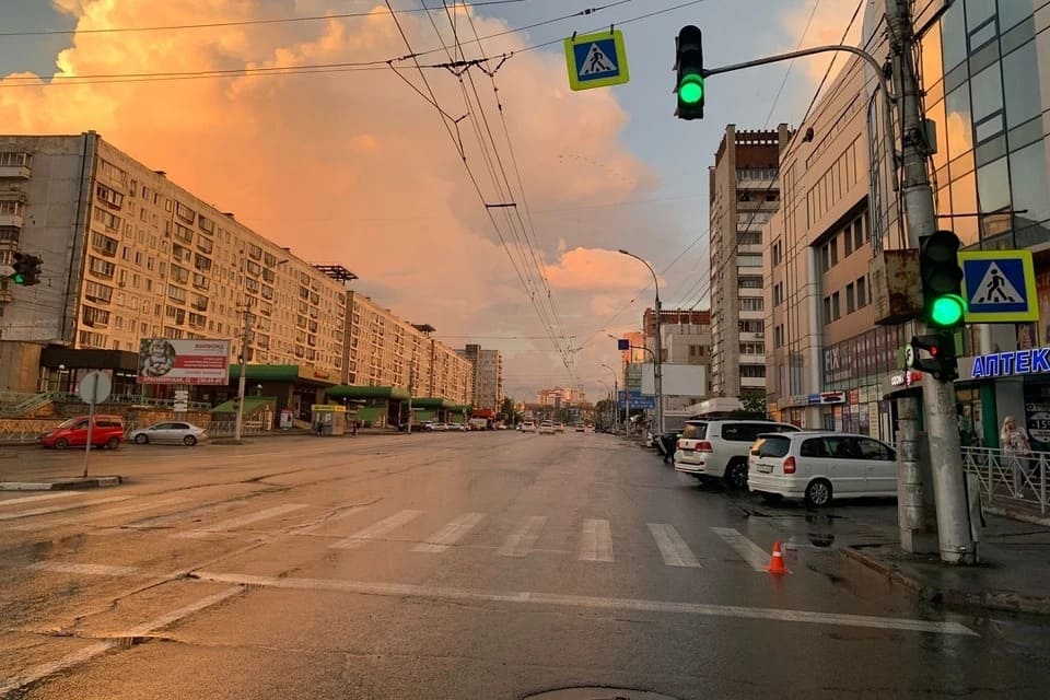 В Новосибирске самокатчик сбил 9-летнего ребёнка и скрылся с места ДТП