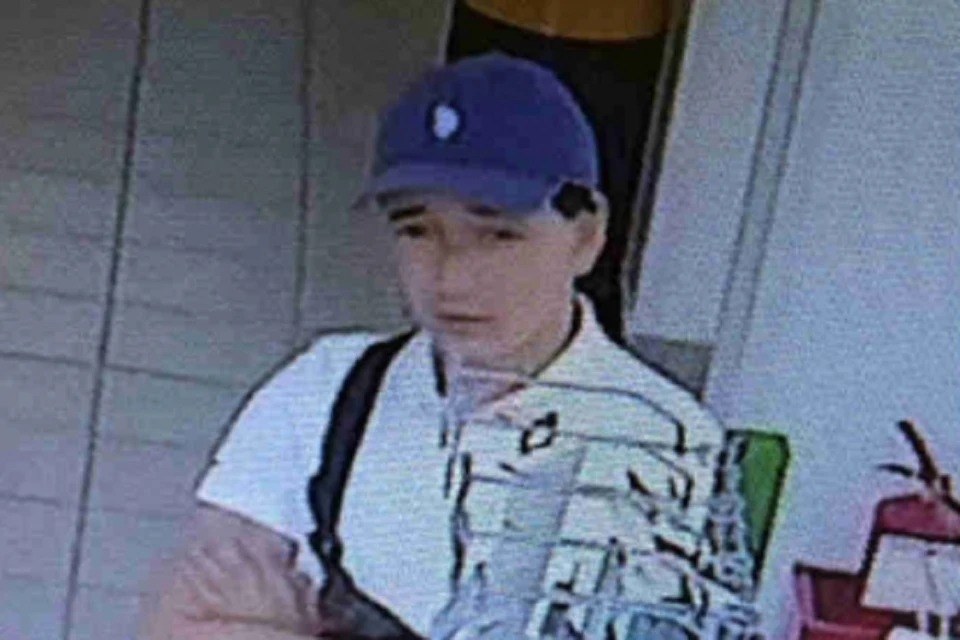 Под Новосибирском парень украл из магазина две игровые приставки Sony Playstation 5