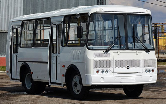 В Новосибирске девушка попала в больницу после падения из автобуса №29 на остановке