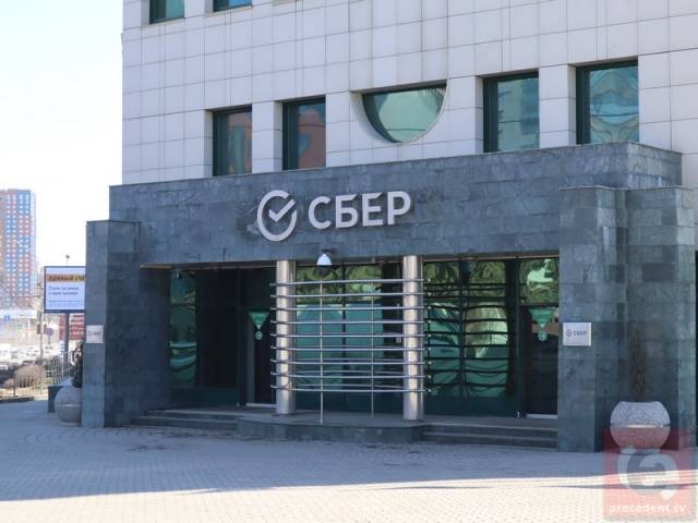 Новосибирец пытается отсудить у Сбербанка 150 тысяч похищенных с дебетовых карт