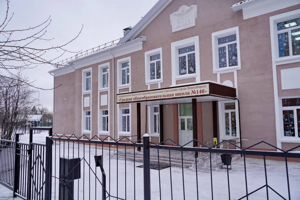 Владимир Городецкий проконтролировал ход капремонта школы №146