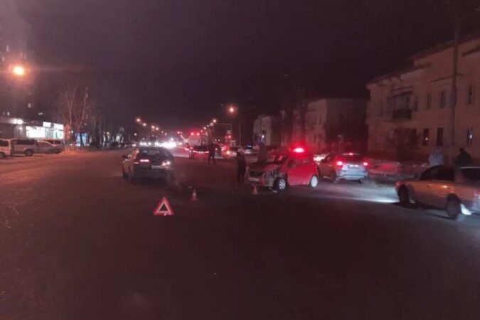 В Новосибирске 7-летняя девочка пострадала в тройном ДТП