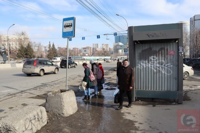 Мэр Новосибирска пообещал остановочный павильон жителям улицы Падунской
